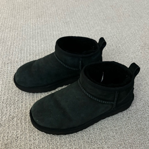 Ultra Mini Uggs - Picture 3 of 8